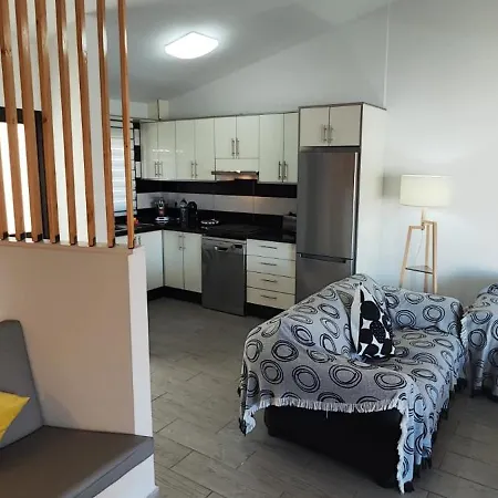 Apartment El *